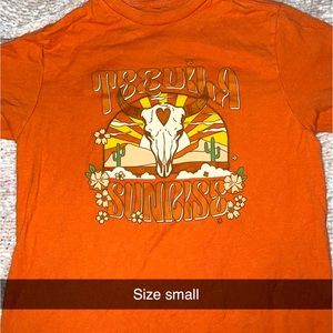 Tequila sunrise ☀️🌼 T-shirt only worn once !